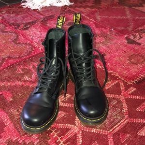 Dr. Martens. good as new. Too big for me 😭